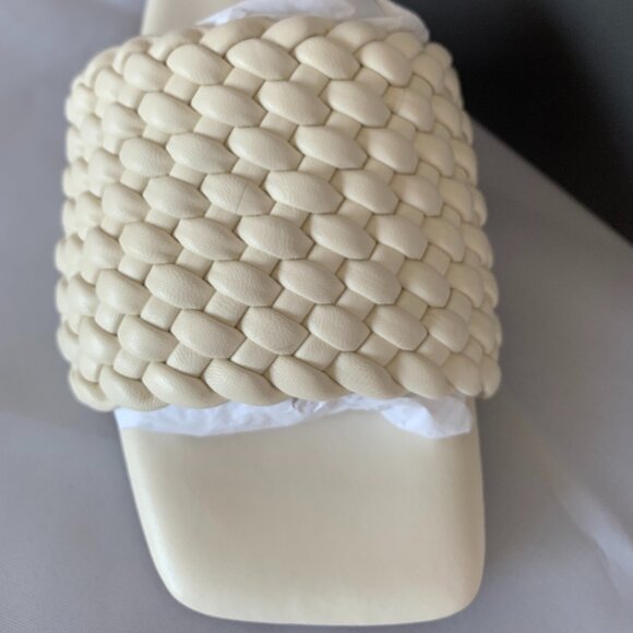 NWT Vince Camuto Leather Quilted Slide Sandals Creamy White- Arissa - Picture 4 of 6